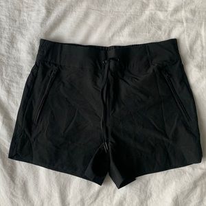 ATHLETICS SHORT: Size M Black